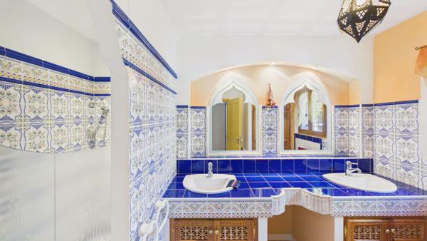 VILLA avec Piscine et vue dégagée - à 10 Mn d' Avignon Les ANGLES VILLENEUVE SUR ARAMON même Aramon