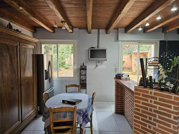 Vente                                                      Maison
                        
                     8 pièces                      262 m2                     à Lescure-d'Albigeois