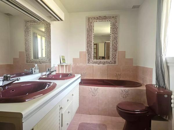 Vente                                                      Maison
                        
                     8 pièces                      262 m2                     à Lescure-d'Albigeois