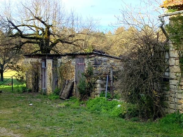Maison 70 m2 aménagée dans un ancien corps de ferme, dépendances, terrain arboré avec vue