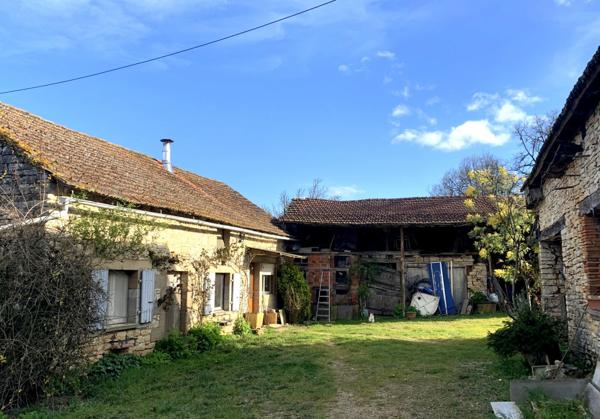 Maison 70 m2 aménagée dans un ancien corps de ferme, dépendances, terrain arboré avec vue
