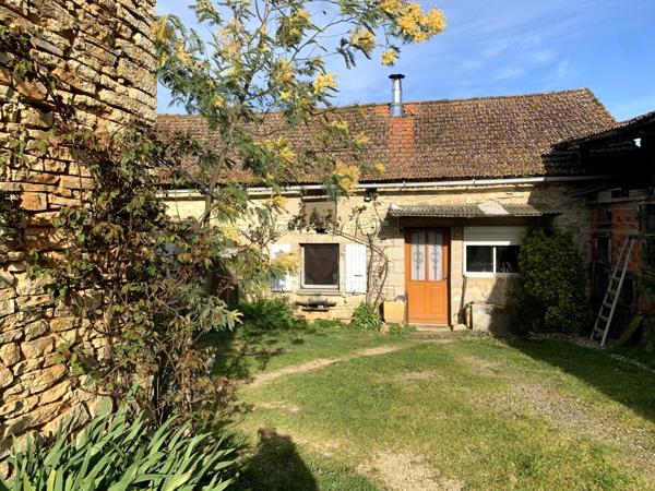 Maison 70 m2 aménagée dans un ancien corps de ferme, dépendances, terrain arboré avec vue