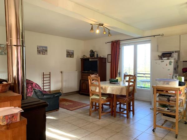 Maison 70 m2 aménagée dans un ancien corps de ferme, dépendances, terrain arboré avec vue