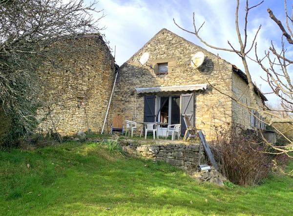 Maison 70 m2 aménagée dans un ancien corps de ferme, dépendances, terrain arboré avec vue
