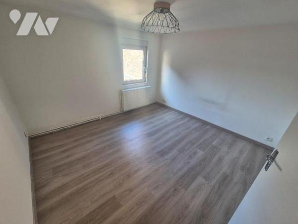 MAISON MITOYENNE D'UNE SURFACE HABITABLE DE 113 M² BATIE SUR TERRAIN DE 160 M² AVEC COUR
Compr...