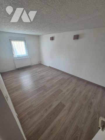 MAISON MITOYENNE D'UNE SURFACE HABITABLE DE 113 M² BATIE SUR TERRAIN DE 160 M² AVEC COUR
Compr...