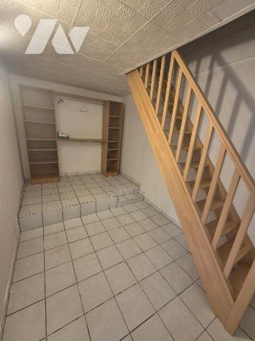 MAISON MITOYENNE D'UNE SURFACE HABITABLE DE 113 M² BATIE SUR TERRAIN DE 160 M² AVEC COUR
Compr...