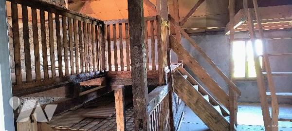 A rénover : Maison de 137 m2 datant de 1900 sur un terrain 7,54 ares traversant.