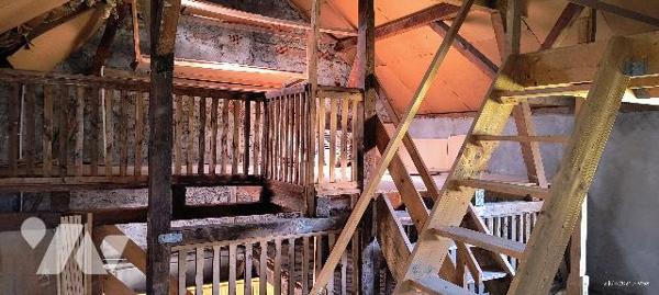 A rénover : Maison de 137 m2 datant de 1900 sur un terrain 7,54 ares traversant.