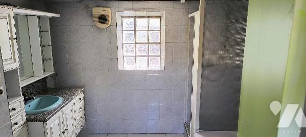 A rénover : Maison de 137 m2 datant de 1900 sur un terrain 7,54 ares traversant.