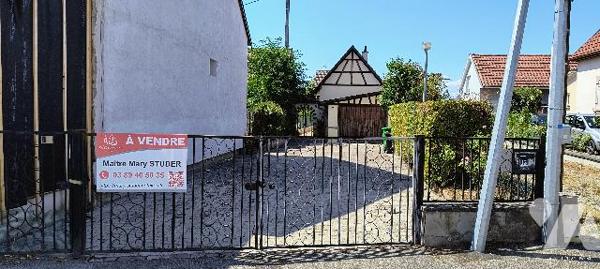 A rénover : Maison de 137 m2 datant de 1900 sur un terrain 7,54 ares traversant.