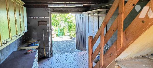 A rénover : Maison de 137 m2 datant de 1900 sur un terrain 7,54 ares traversant.