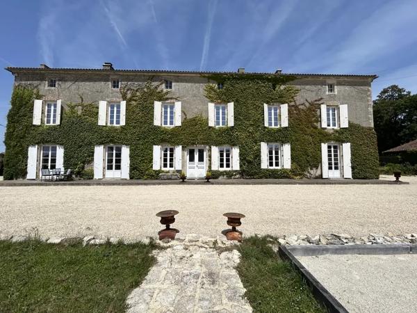 Château du XVIIIe siècle restauré avec soin, avec piscine ch