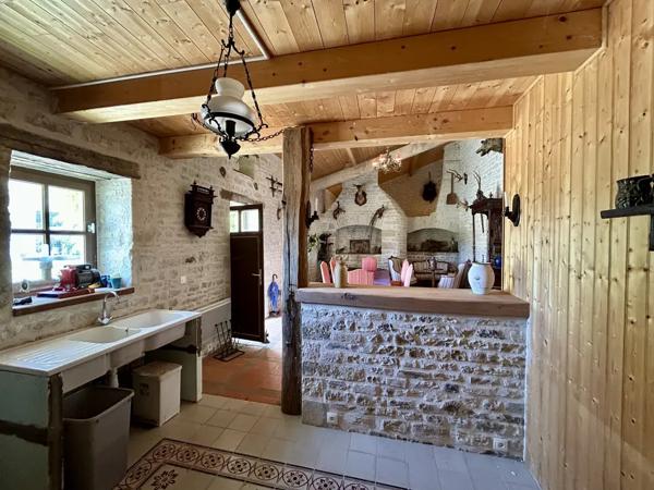 Château du XVIIIe siècle restauré avec soin, avec piscine ch