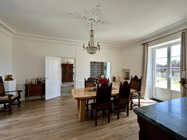 Château du XVIIIe siècle restauré avec soin, avec piscine ch