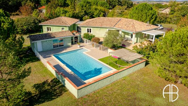 Villa d'exception de type T5 d'une surface habitable d'environ 180 m² avec piscine et grand terrain