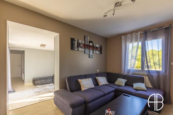 Villa d'exception de type T5 d'une surface habitable d'environ 180 m² avec piscine et grand terrain