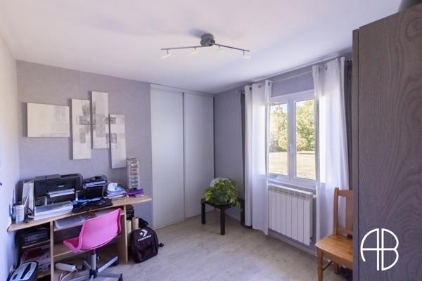 Villa d'exception de type T5 d'une surface habitable d'environ 180 m² avec piscine et grand terrain