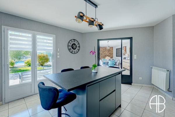 Villa d'exception de type T5 d'une surface habitable d'environ 180 m² avec piscine et grand terrain