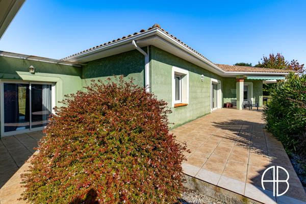 Villa d'exception de type T5 d'une surface habitable d'environ 180 m² avec piscine et grand terrain