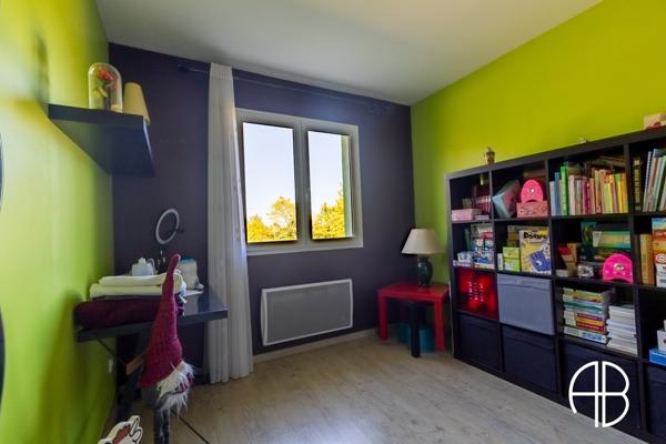 Villa d'exception de type T5 d'une surface habitable d'environ 180 m² avec piscine et grand terrain