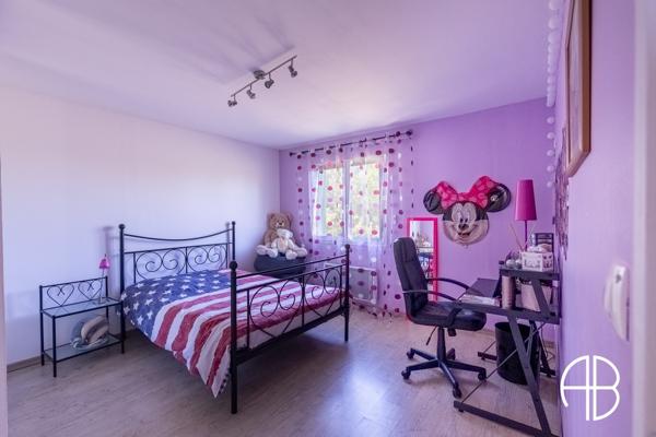 Villa d'exception de type T5 d'une surface habitable d'environ 180 m² avec piscine et grand terrain