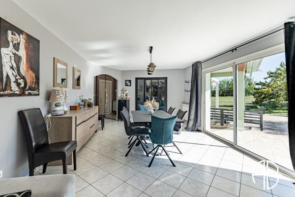 Villa d'exception de type T5 d'une surface habitable d'environ 180 m² avec piscine et grand terrain