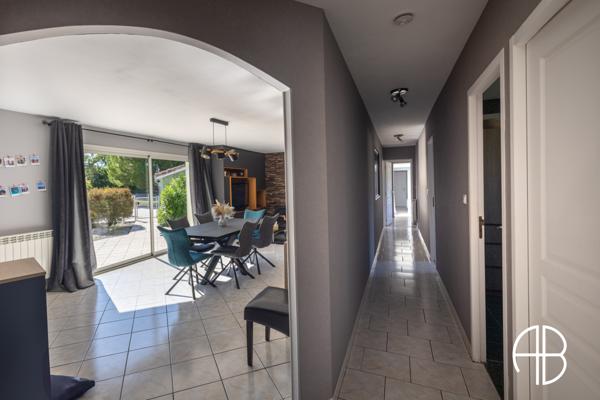 Villa d'exception de type T5 d'une surface habitable d'environ 180 m² avec piscine et grand terrain