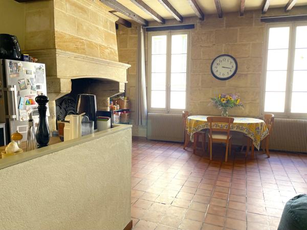 Maison de ville en pierre, garage, cour de 65 m² - 6 chbres, grenier - GIRONDE (33) - NOUVELLE AQUITAINE