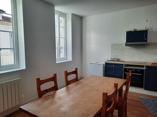 Duplex Barbezieux St Hilaire Centre Ville - 2 chambres - 70 m2