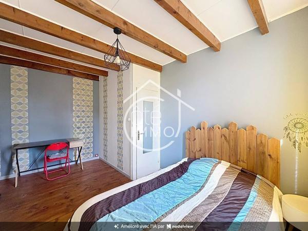 Vélines : Maison en pierres de caractère