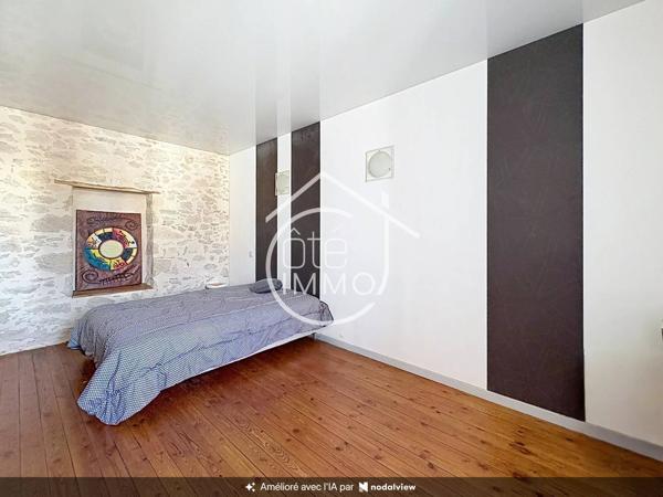 Vélines : Maison en pierres de caractère
