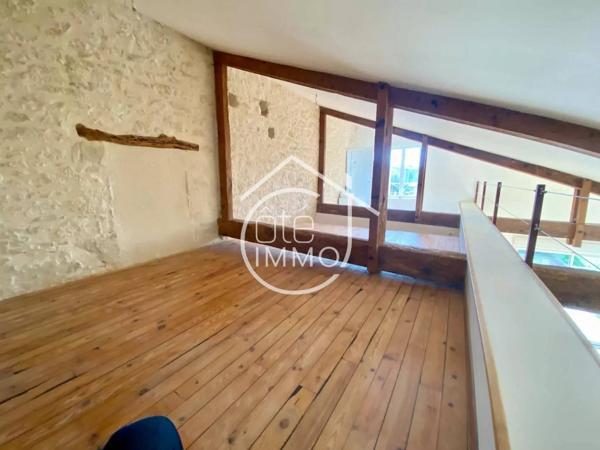 Vélines : Maison en pierres de caractère