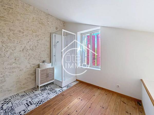 Vélines : Maison en pierres de caractère