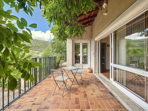 Maison Saint Julien En Saint Alban 5 chambres et jardin, jolie vue, quartier calme, sous sol, panneaux photovoltaïques.