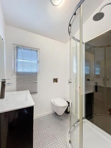 Maison Saint Julien En Saint Alban 5 chambres et jardin, jolie vue, quartier calme, sous sol, panneaux photovoltaïques.