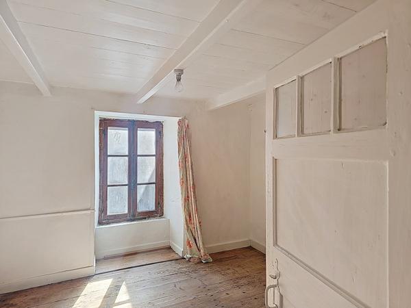 Maison
         6 pièces
        - 100 m² Bien prestige 500 000 € *