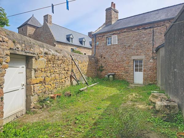Maison
         6 pièces
        - 100 m² Bien prestige 500 000 € *