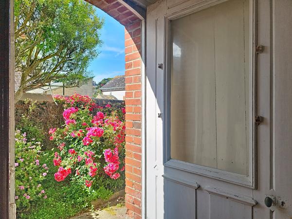 Maison
         6 pièces
        - 100 m² Bien prestige 500 000 € *