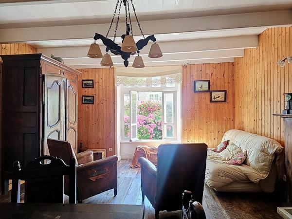 Maison
         6 pièces
        - 100 m² Bien prestige 500 000 € *