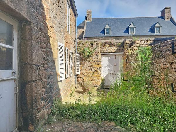 Maison
         6 pièces
        - 100 m² Bien prestige 500 000 € *