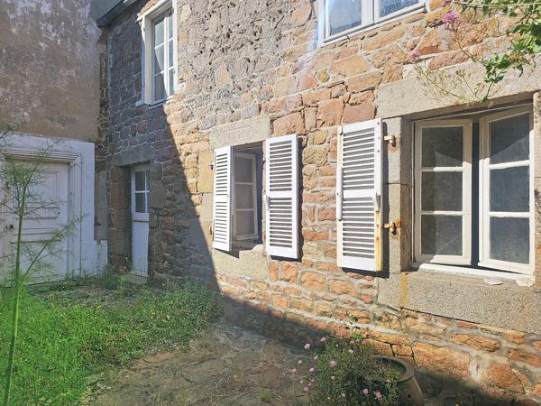 Maison
         6 pièces
        - 100 m² Bien prestige 500 000 € *