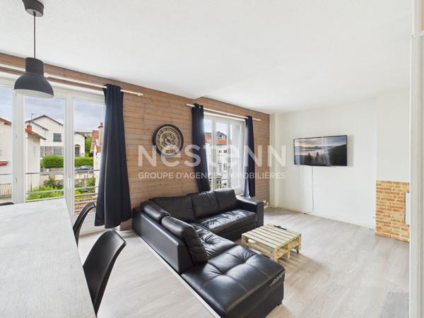 A vendre à Aurillac, quartier Maison Neuve, appartement de type 2 d'une surface de 64 m² avec garage.