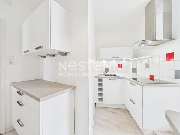 A vendre à Aurillac, quartier Maison Neuve, appartement de type 2 d'une surface de 64 m² avec garage.
