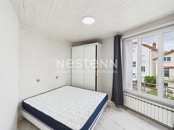 A vendre à Aurillac, quartier Maison Neuve, appartement de type 2 d'une surface de 64 m² avec garage.