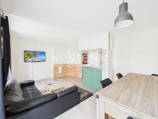 A vendre à Aurillac, quartier Maison Neuve, appartement de type 2 d'une surface de 64 m² avec garage.