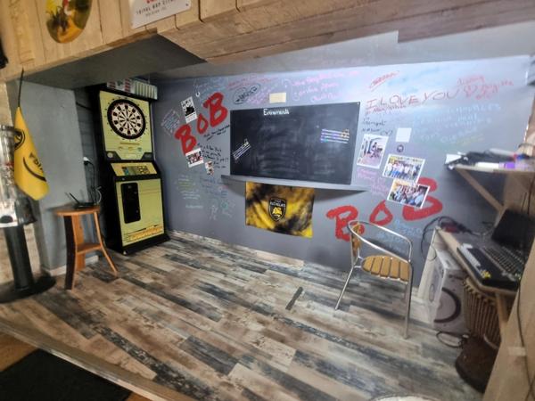 ST-PIERRE D'OLÉRON, emplacement N°1, A Vendre Bar à bières et Tapas d'ambiance esprit Pub irlandais