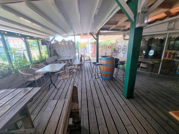ST-PIERRE D'OLÉRON, emplacement N°1, A Vendre Bar à bières et Tapas d'ambiance esprit Pub irlandais