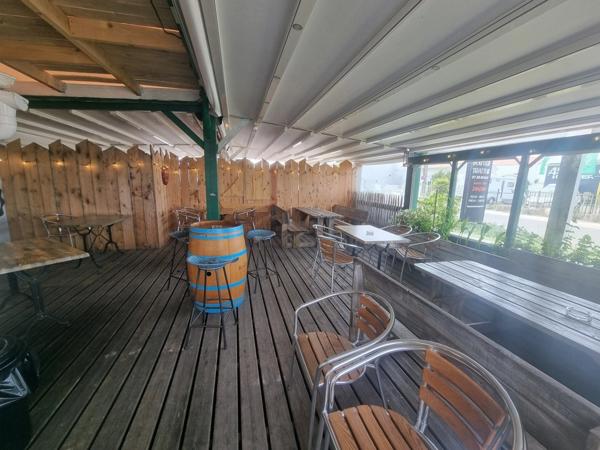 ST-PIERRE D'OLÉRON, emplacement N°1, A Vendre Bar à bières et Tapas d'ambiance esprit Pub irlandais