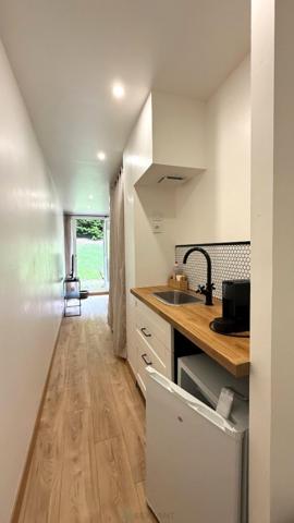 COUP DE CŒUR À 4 KM DE DEAUVILLE – CHARMANT STUDIO EN REZ-DE-JARDIN